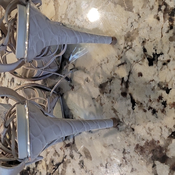 Herve Leger grey satin platform heels - Picture 8 of 8
